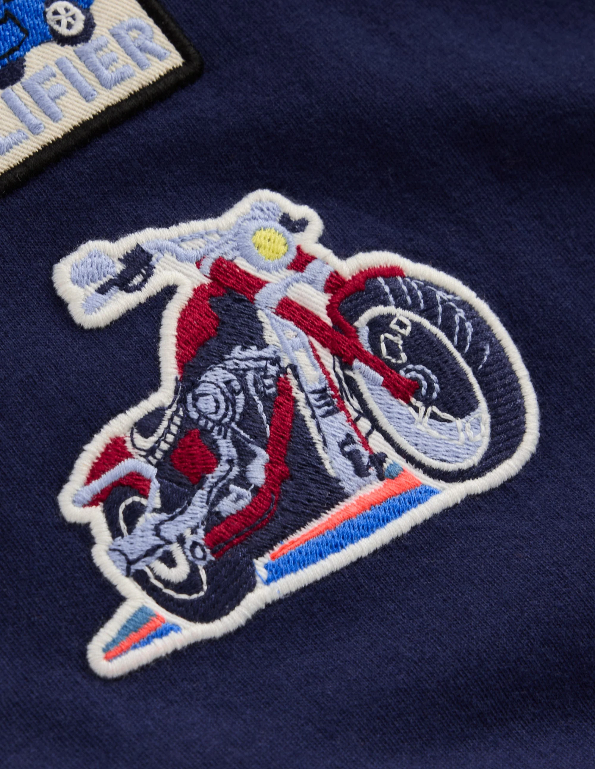 Badge T-Shirt-Navy Cars - Image 3