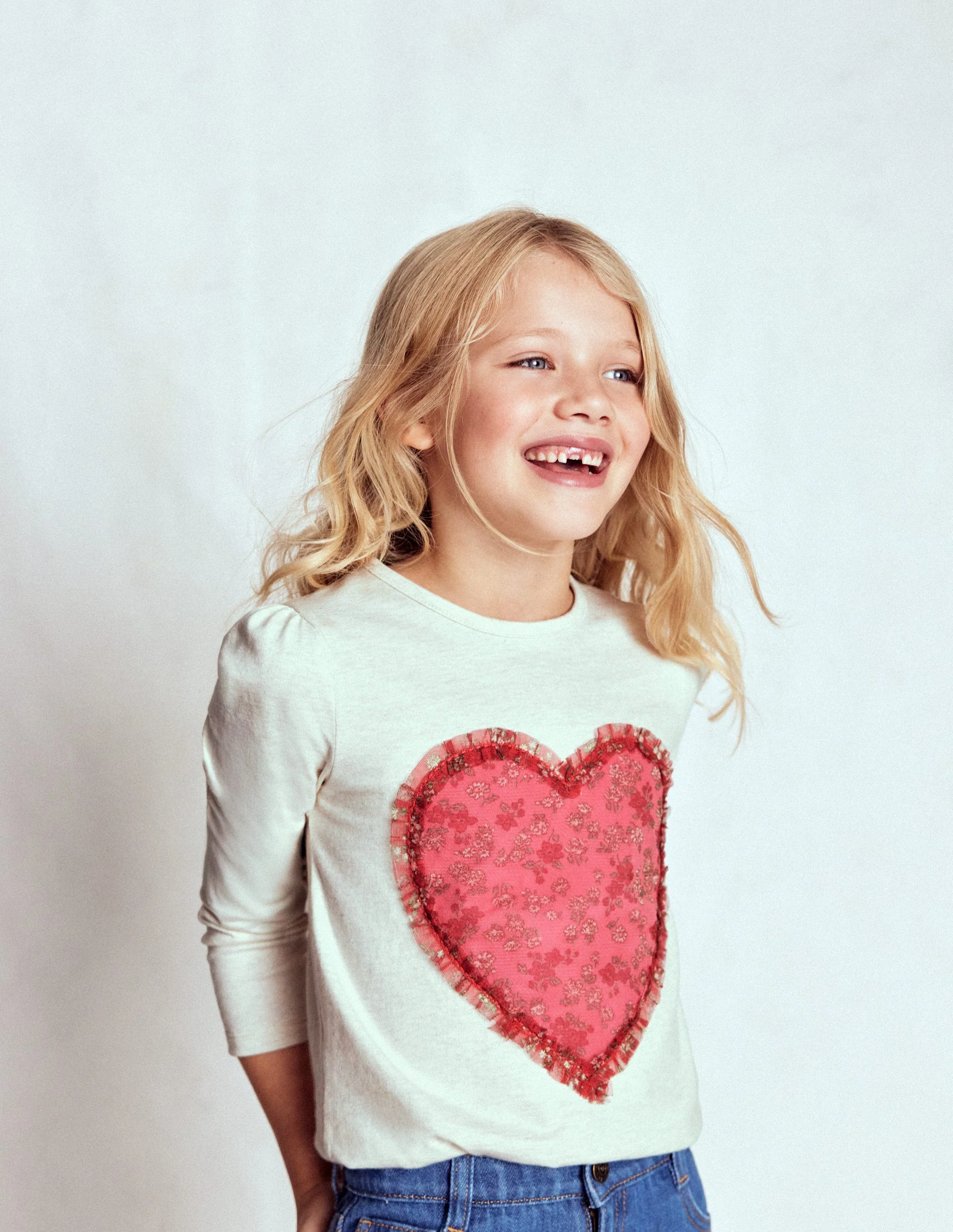 Puff Sleeve Appliqué T-shirt-Ruffle Heart