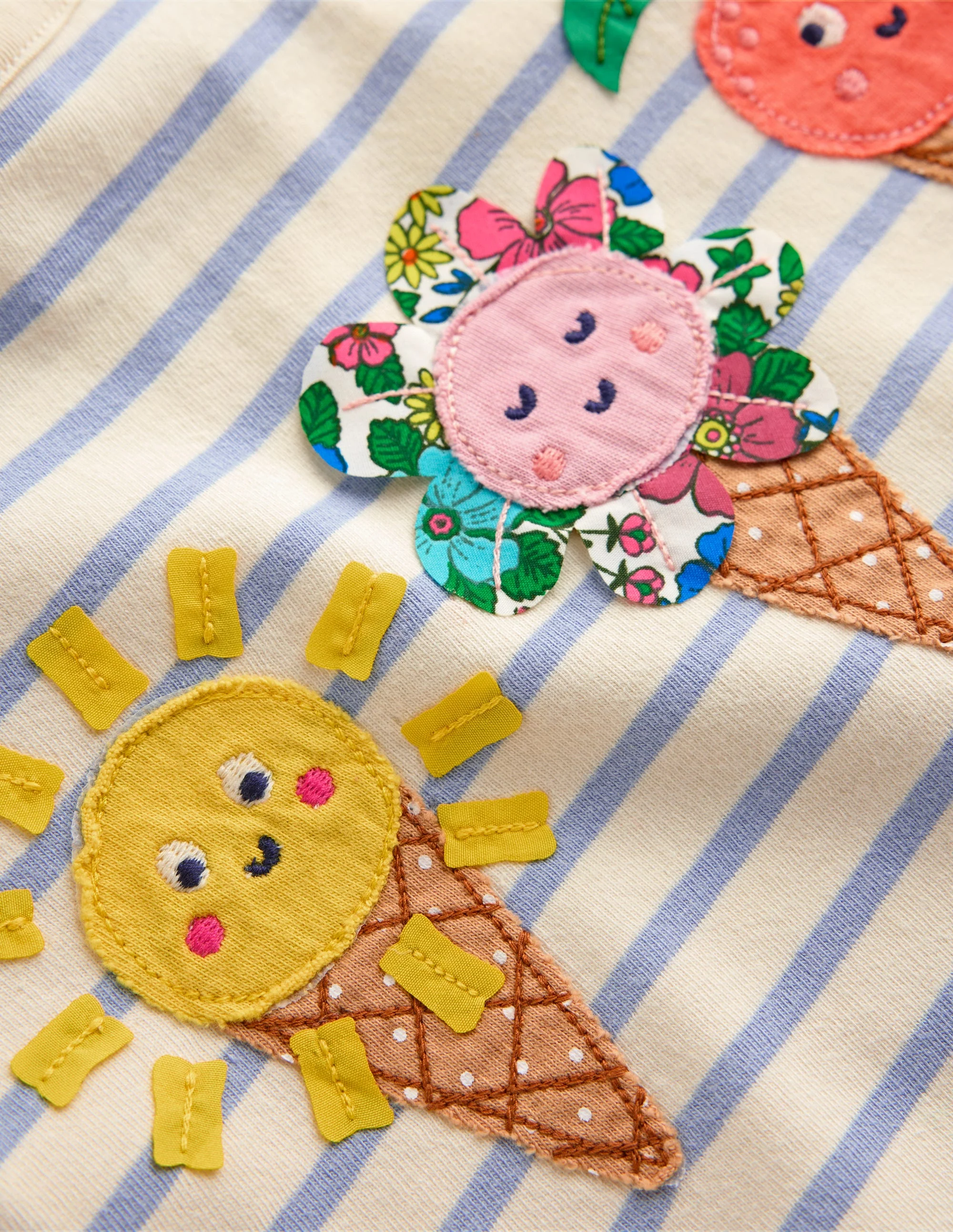 Short Sleeve Appliqué T-shirt-Glacier Blue/ Ivory Ice Creams - Image 3