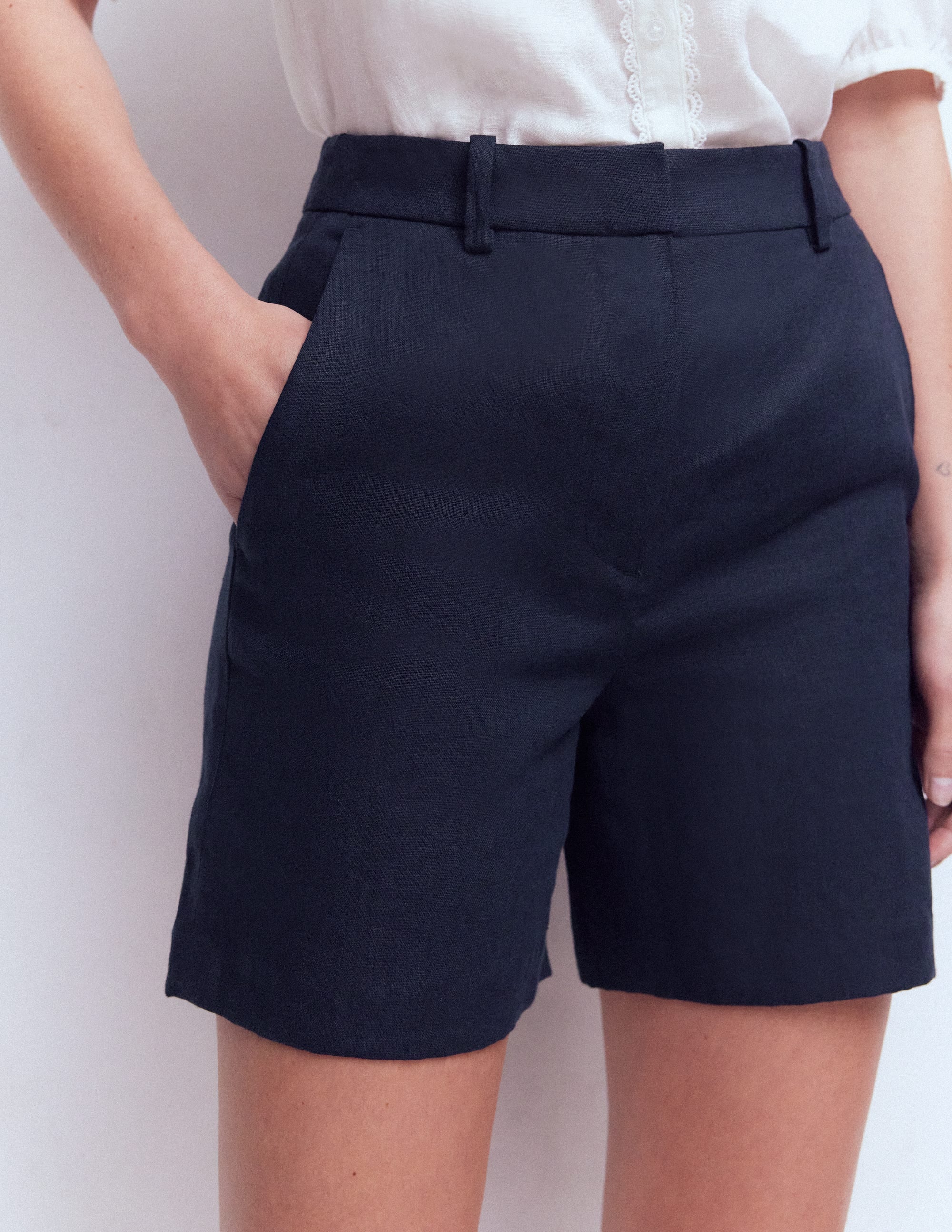 Belgravia Linen Shorts-Navy - Image 5