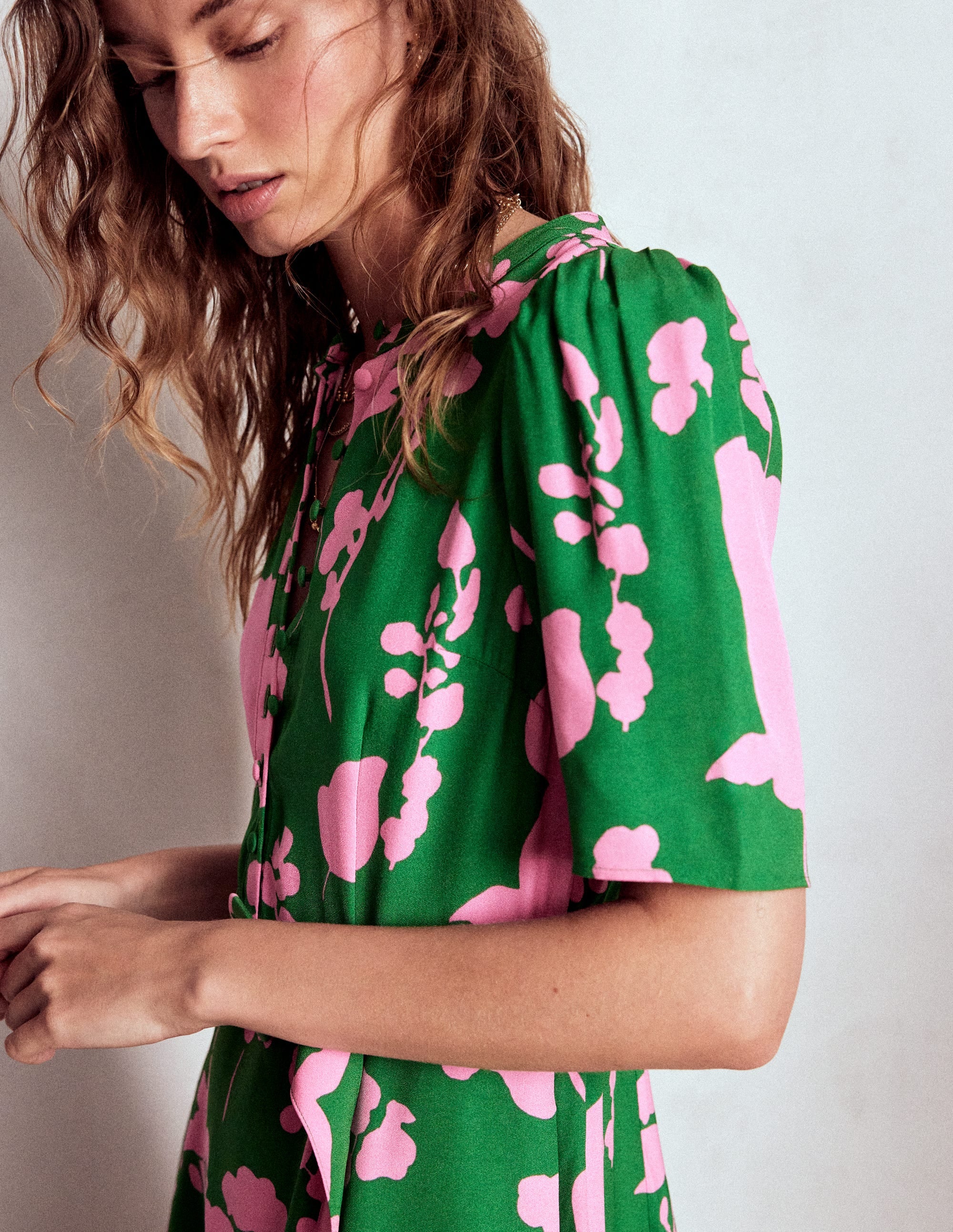 Kate Puff Sleeve Belted Dress-Highland Green, Dainty Sprigs - Image 4
