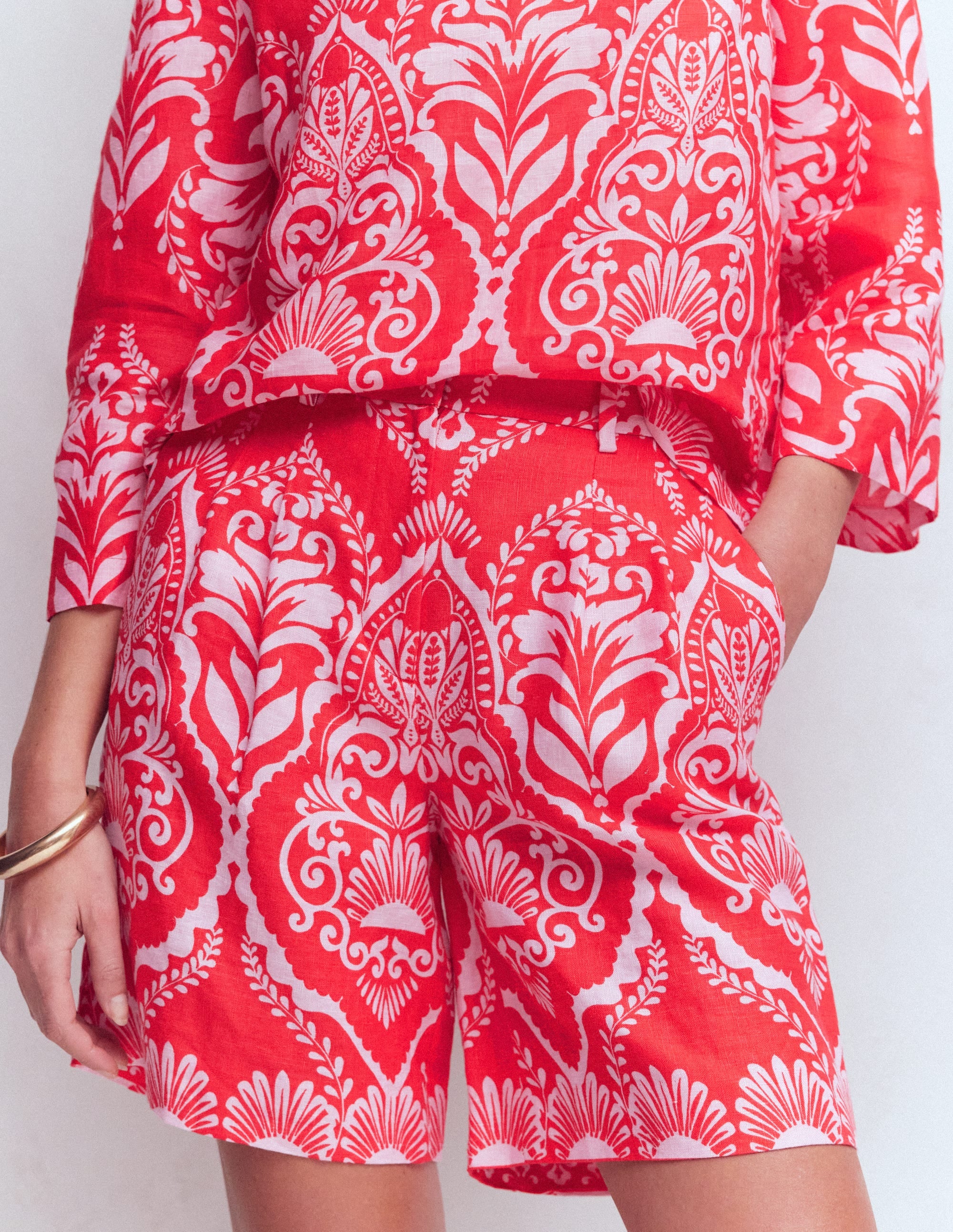 Kensington Linen Shorts-Red, Ornamental Garden - Image 6
