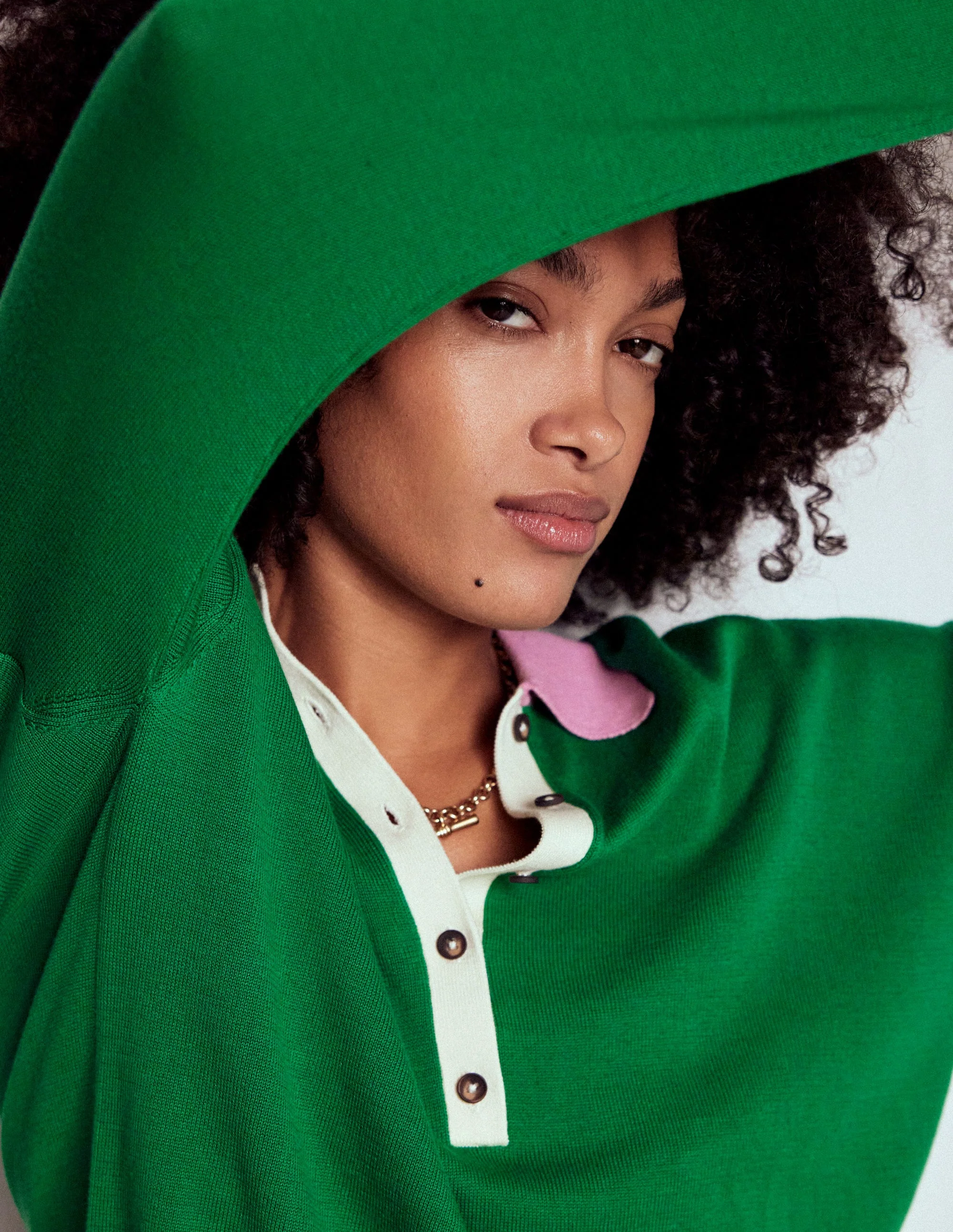 Lara Cotton Henley Jumper-Rich Emerald Colour Block - Image 2