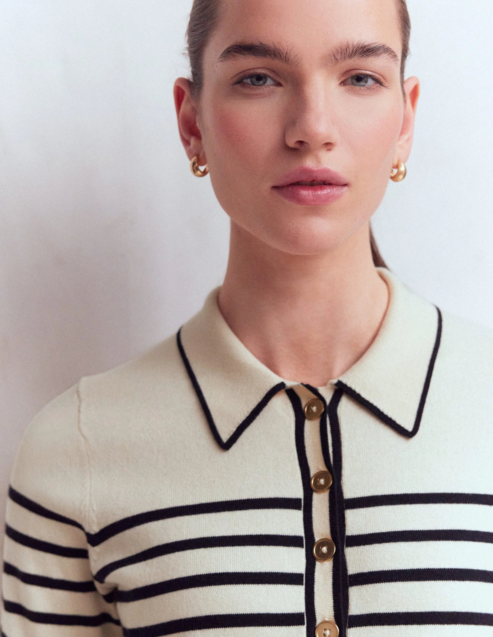 Liz Henley T-Shirt-Ivory. Navy - Image 2