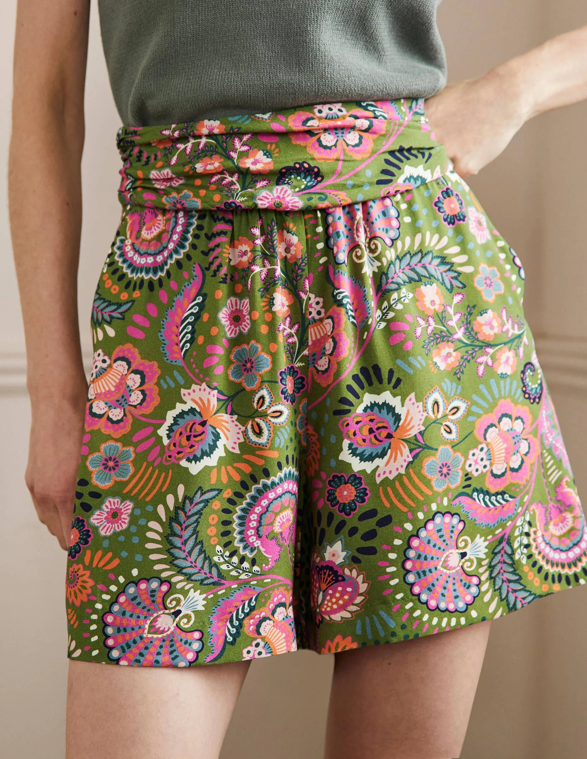 Ruched Waistband Shorts-Pea, Decorative Meadow - Image 4